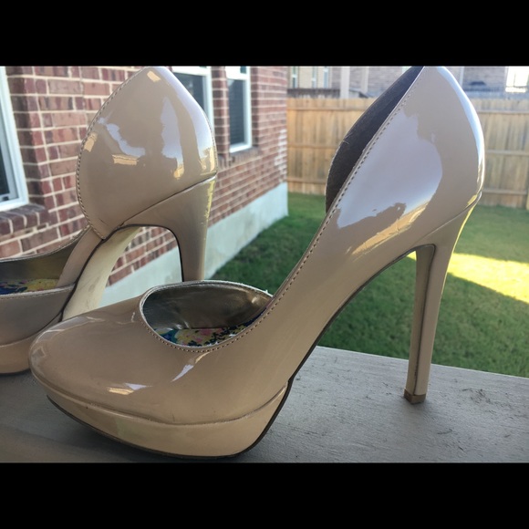 Madden Girl Nude Patent Leather Platform Pump - Picture 6 of 8