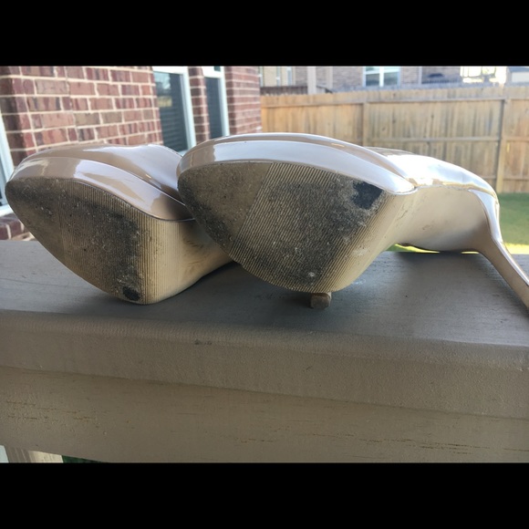 Madden Girl Nude Patent Leather Platform Pump - Picture 7 of 8