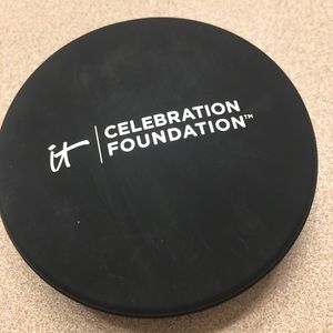 IT Cosmetics Celebration Foundation in MEDIUM