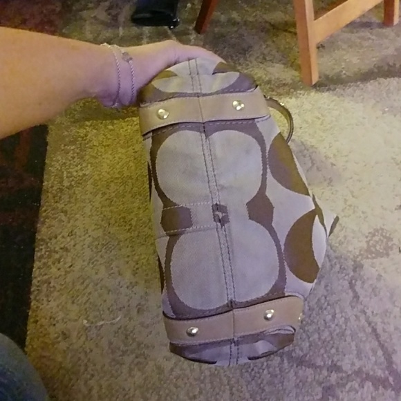 Tan Carly Coach purse - Picture 4 of 7