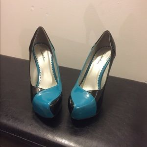 Black n Teal Heel