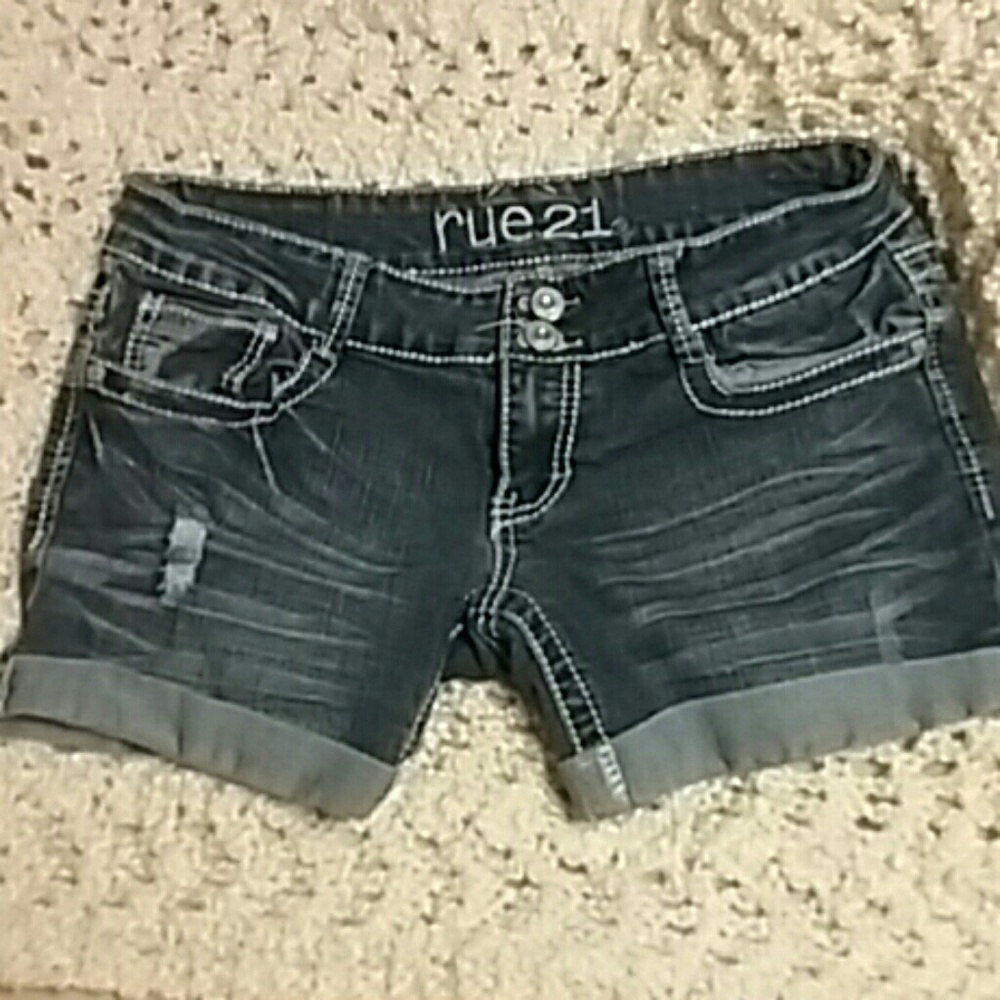 Shorts - Picture 2 of 4