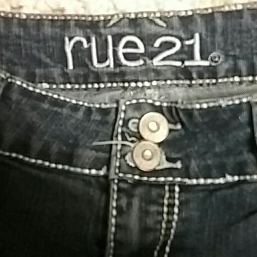 Shorts - Picture 3 of 4