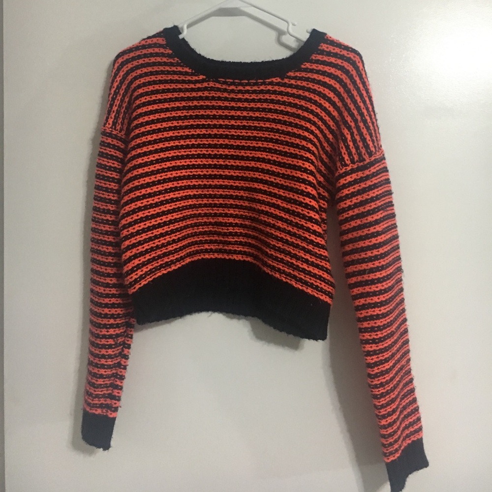 Crop too sweater