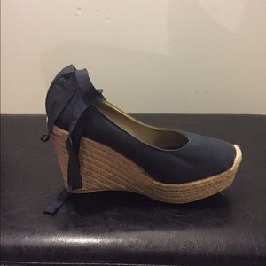 Mossimo espadrilles wedges in a Navy Blue hue!!