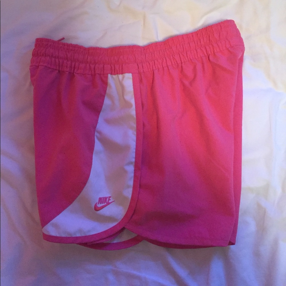 ⭐️✨3 for$20 ✨⭐️ Nike sportswear shorts size small