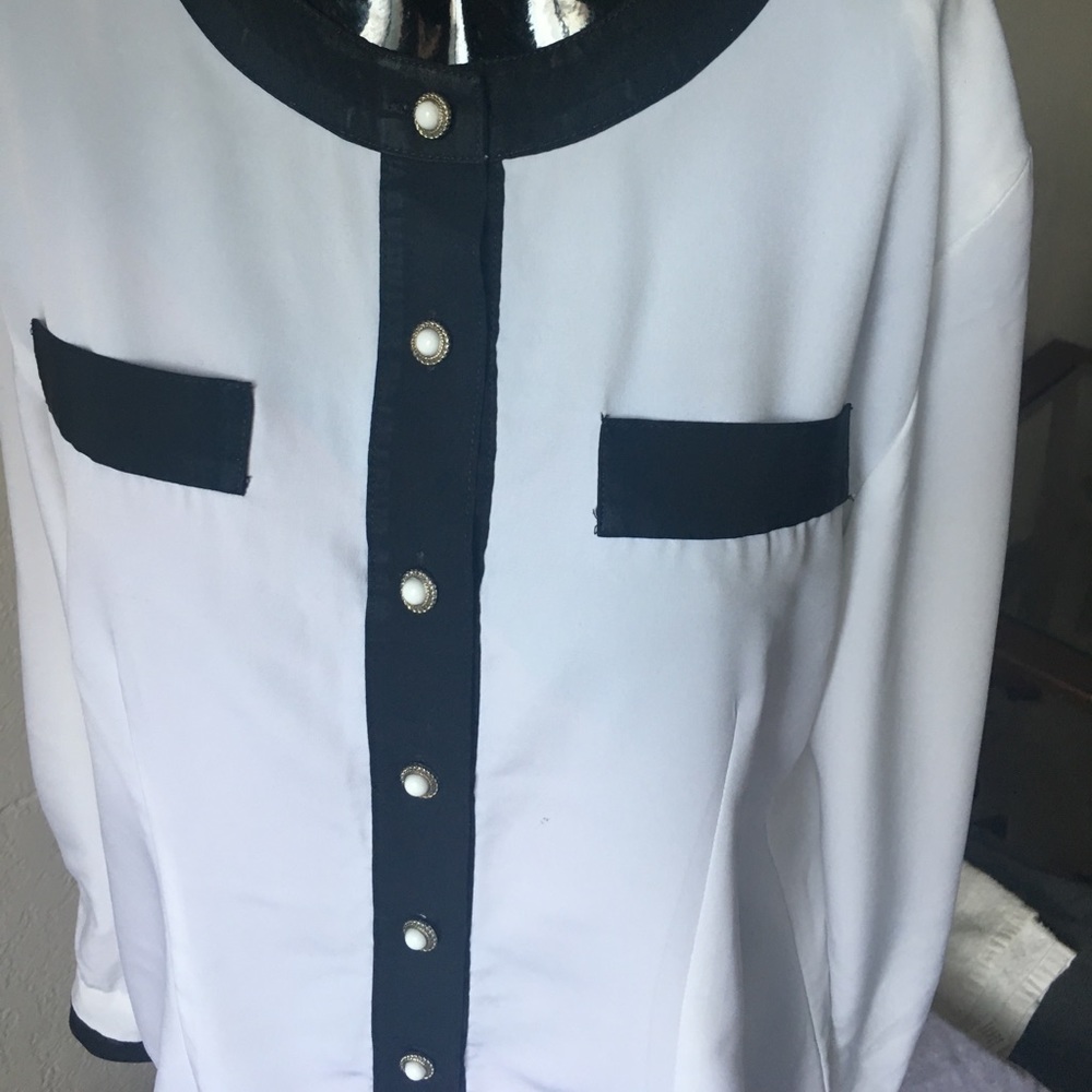 Black & white pleated blouse