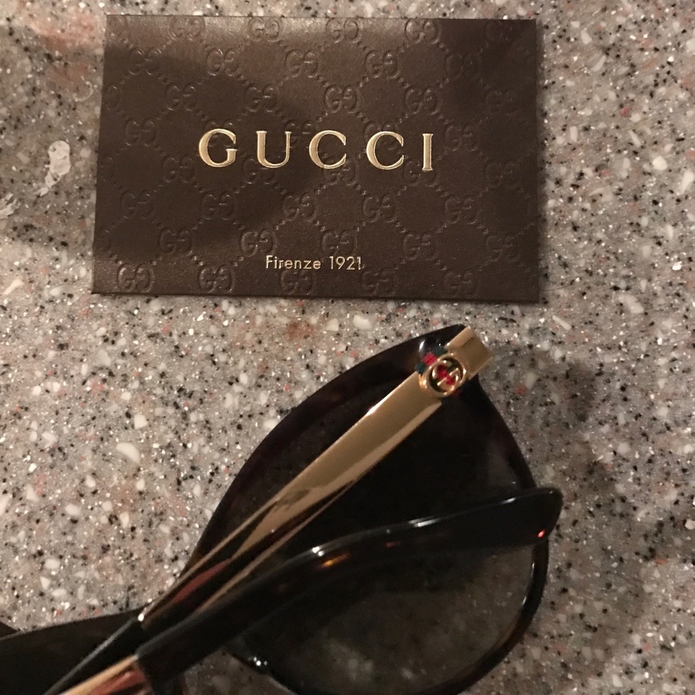 GUCCI- authentic, women's sunglasses