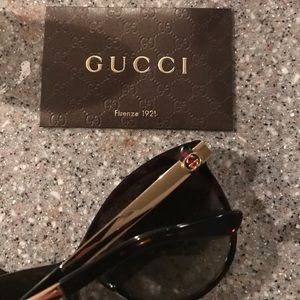 GUCCI- authentic, women's sunglasses