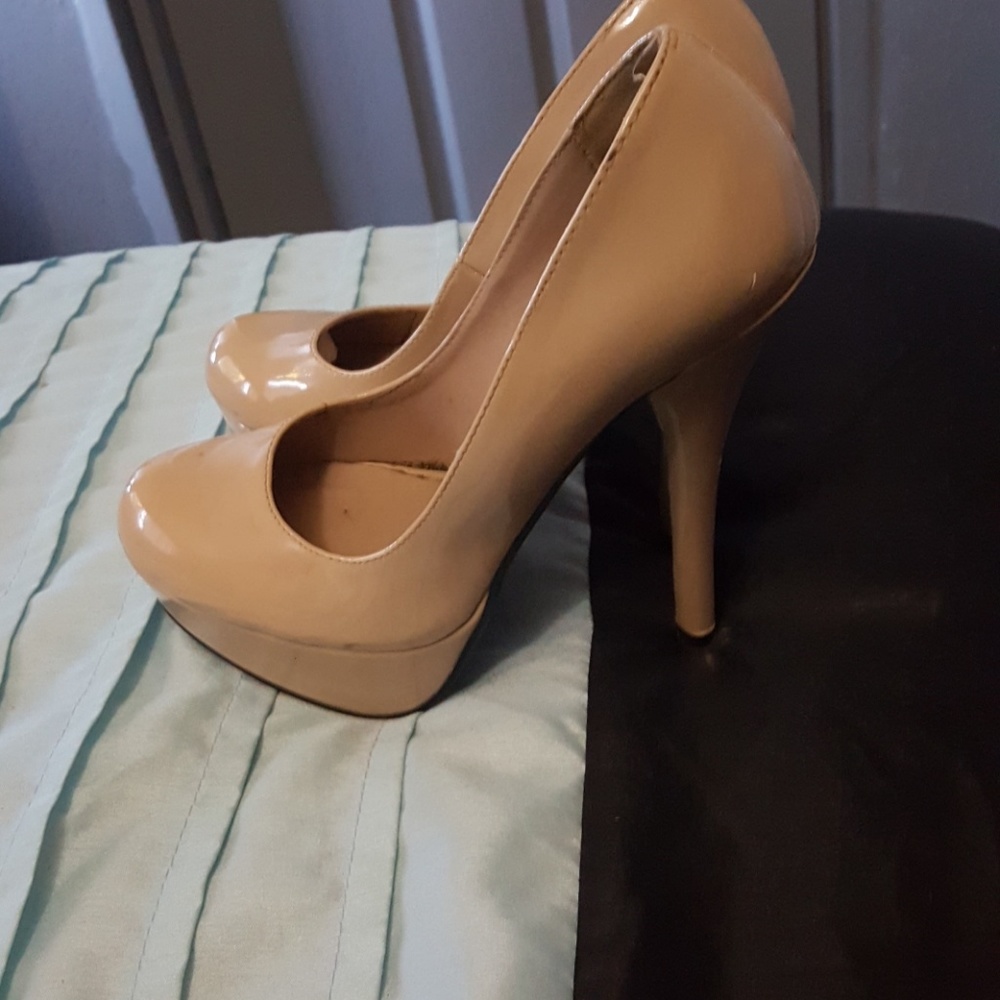 Heels - Picture 2 of 3