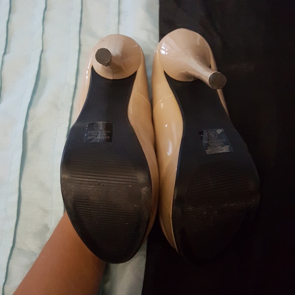 Heels - Picture 3 of 3