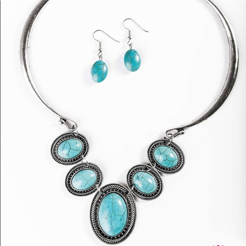 Necklace set with matching earrings- NWT