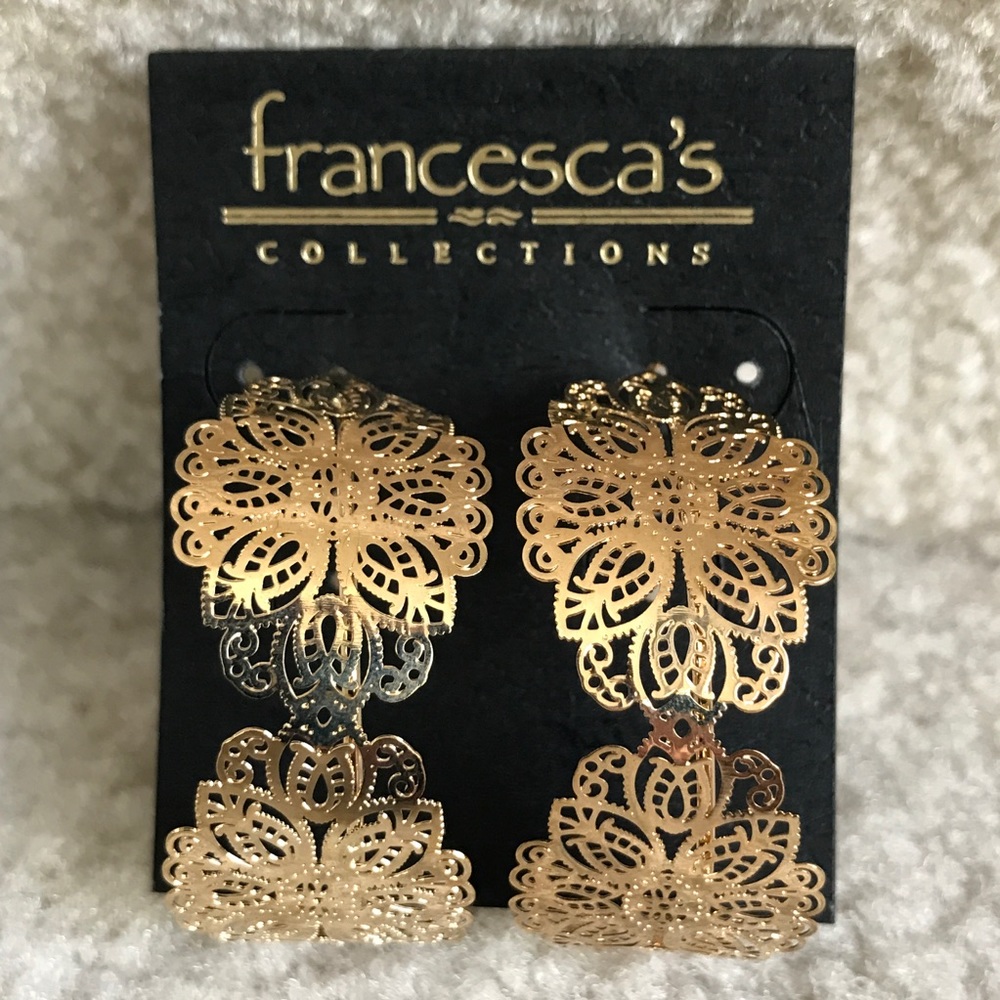 BNWT FRANCESCA'S COLLECTIONS Gold loop earrings