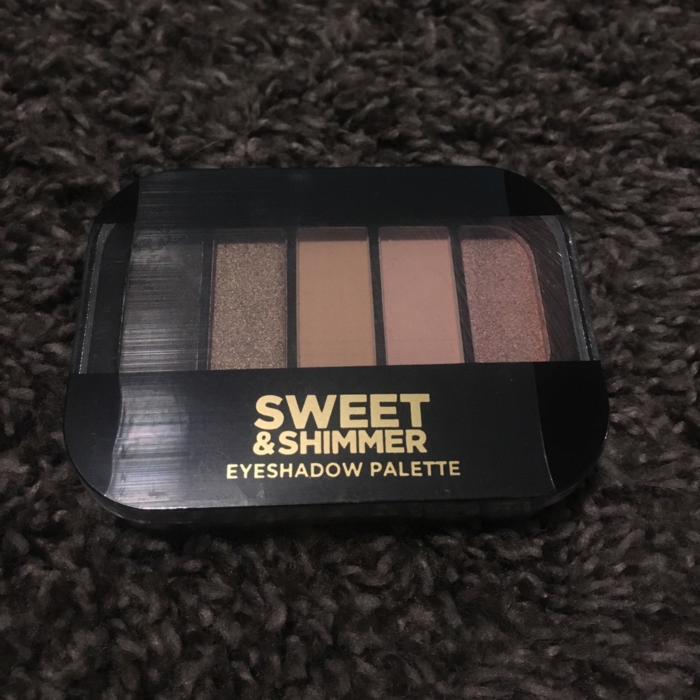 Sweet and shimmer eyeshadow pallet