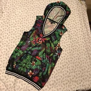 MESH VEST WITH HOOD!❤️