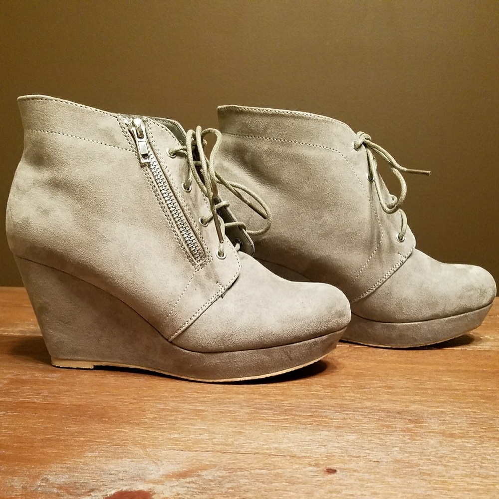 Grey Wedge Shooties