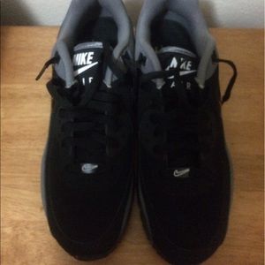 NWOT Nike air Max in black and gray