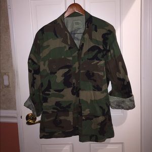 URBAN OUTFITTER ARMY PATTERN JACKET