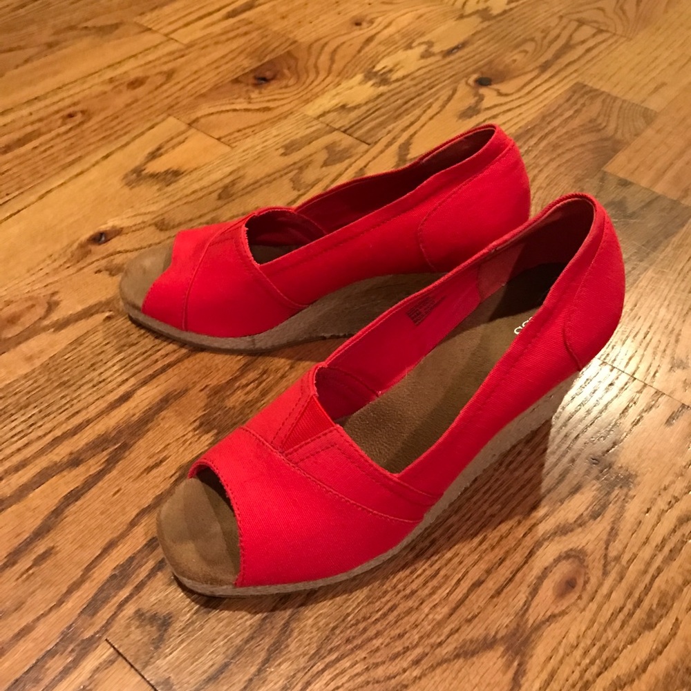 Women's Bass wedge open toe shoes