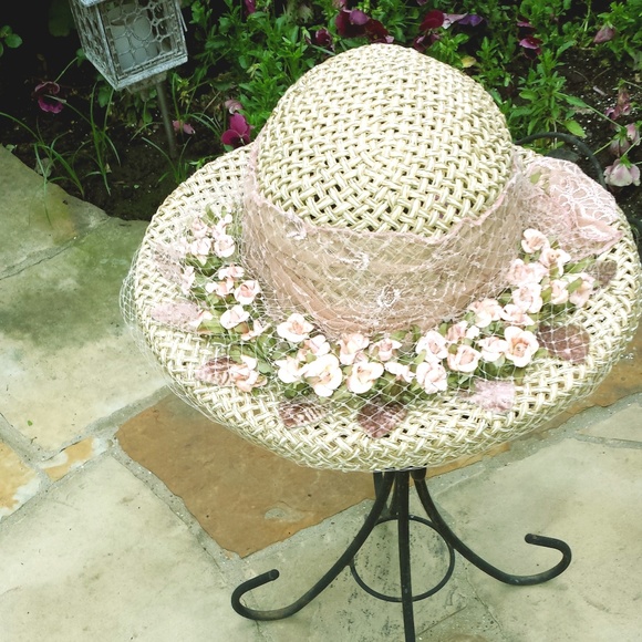 Straw summer hat to wow that summer outfit - Picture 1 of 1