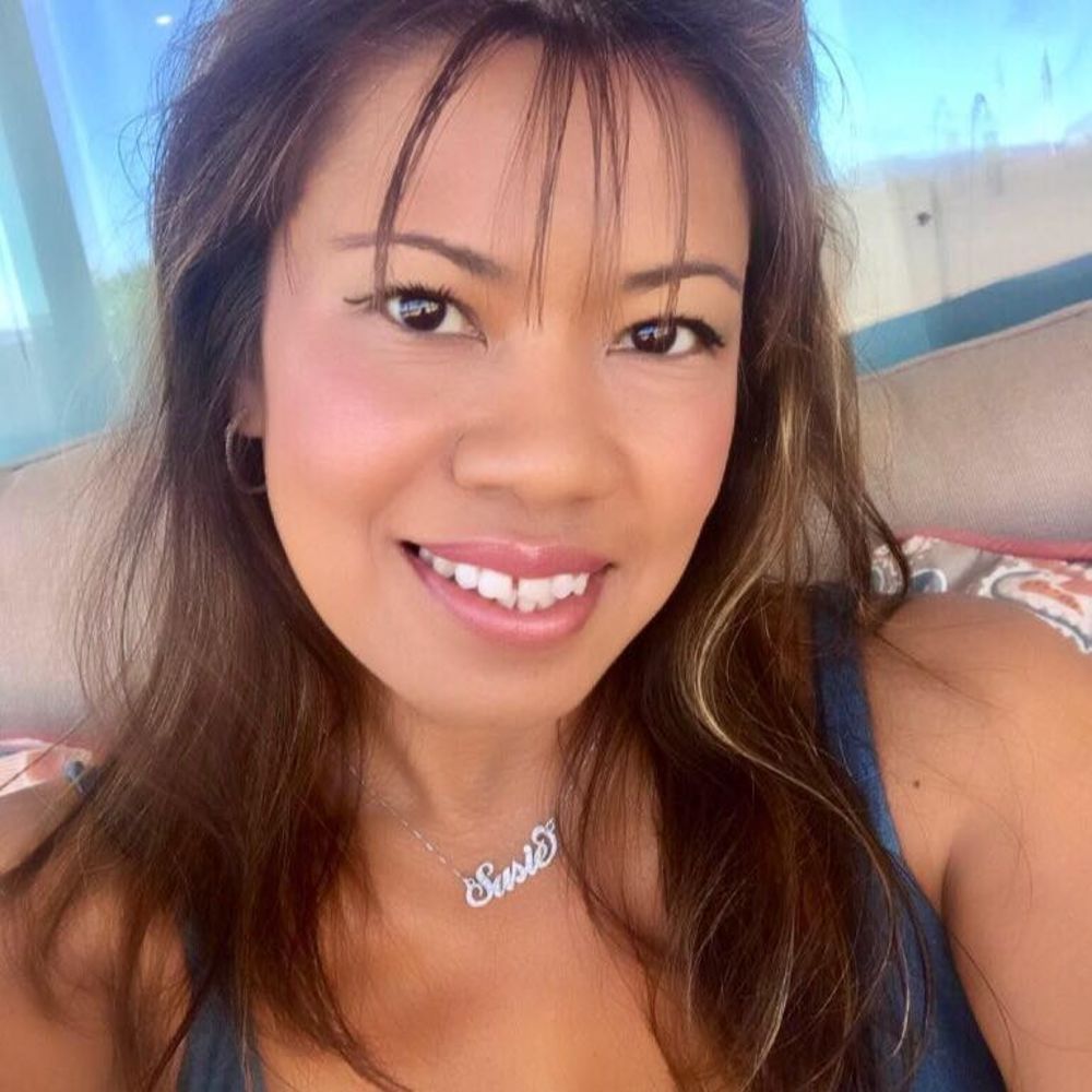 Meet your Posher, Susie
Almost all my purses are sold as sets with wallets 😀