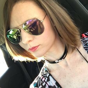 Meet your Posher, Desiree'