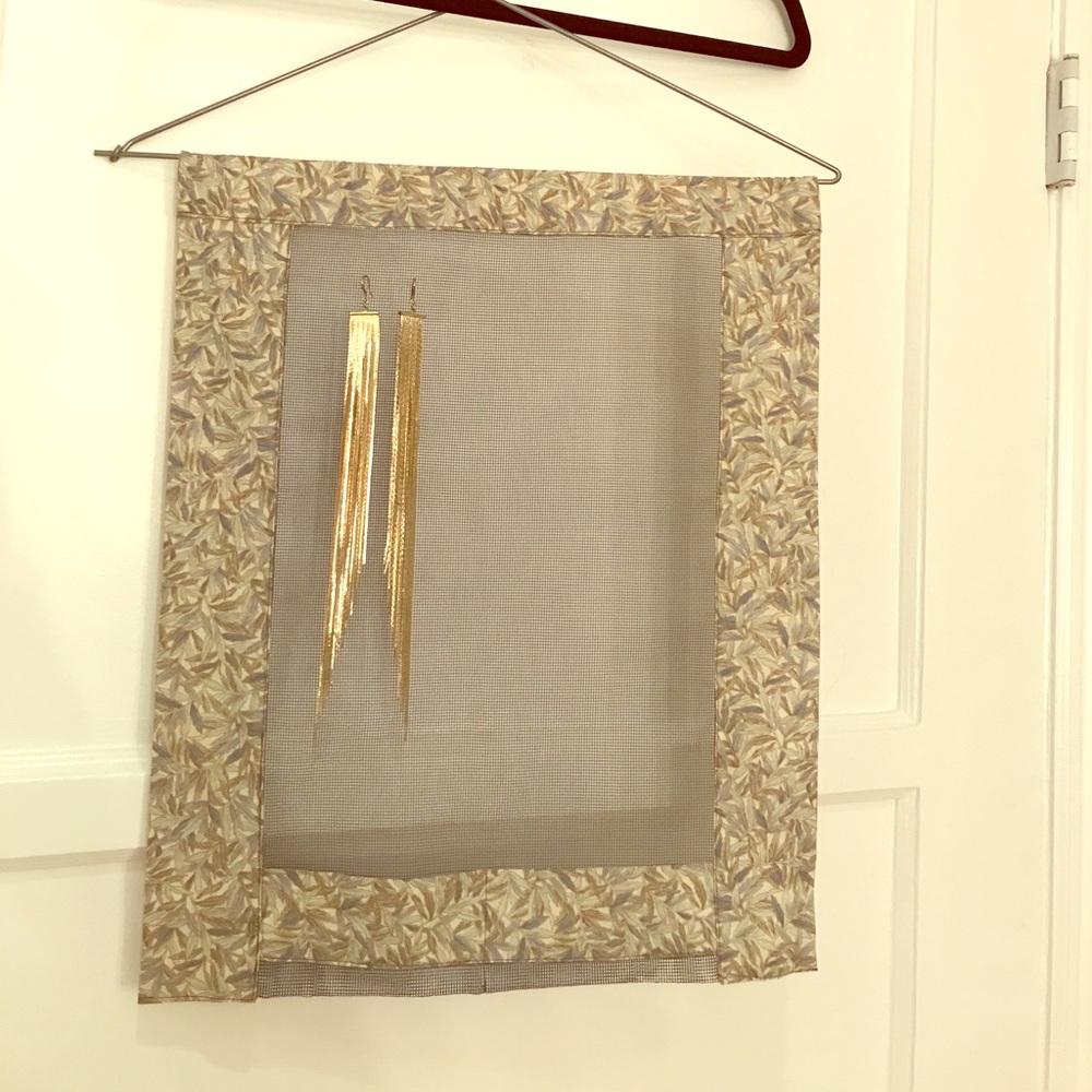 Versatile Mesh Jewelry Holder