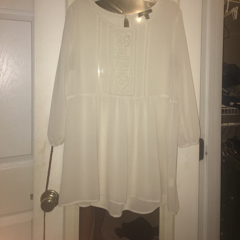 Monteau cream/white boutique style top