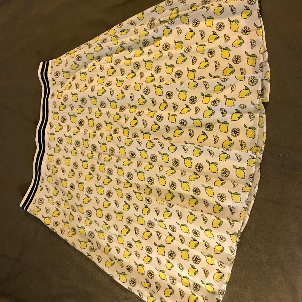 Lovely, "lemony" pleated skirt