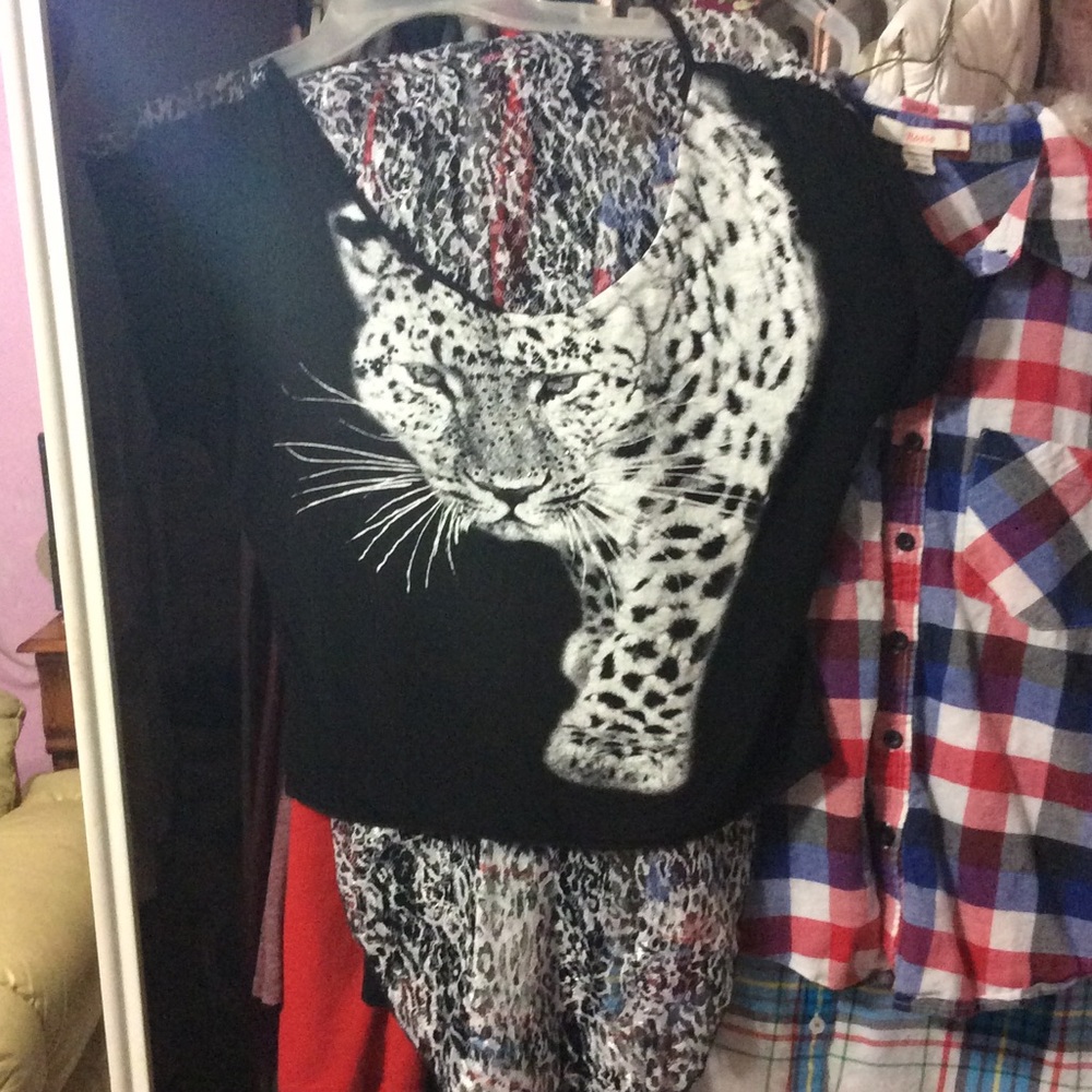 Somewhat crop top shirt