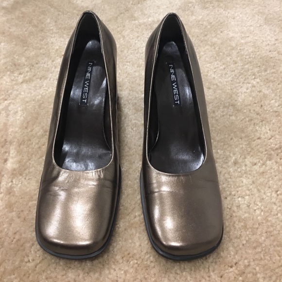 Pumps - Picture 1 of 3