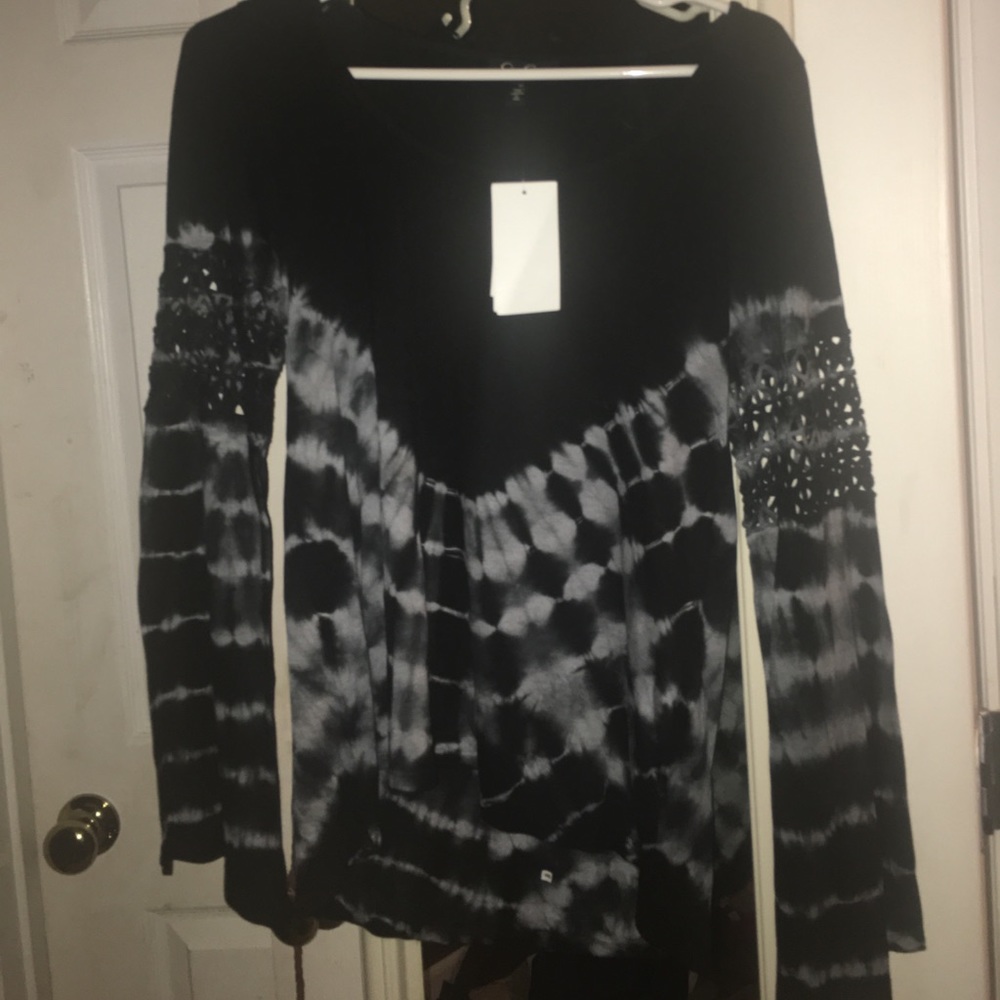 Jessica Simpson tie dye long sleeve top
