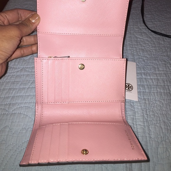 Tory Burch Robinson Medium Flap Wallet - Picture 4 of 6