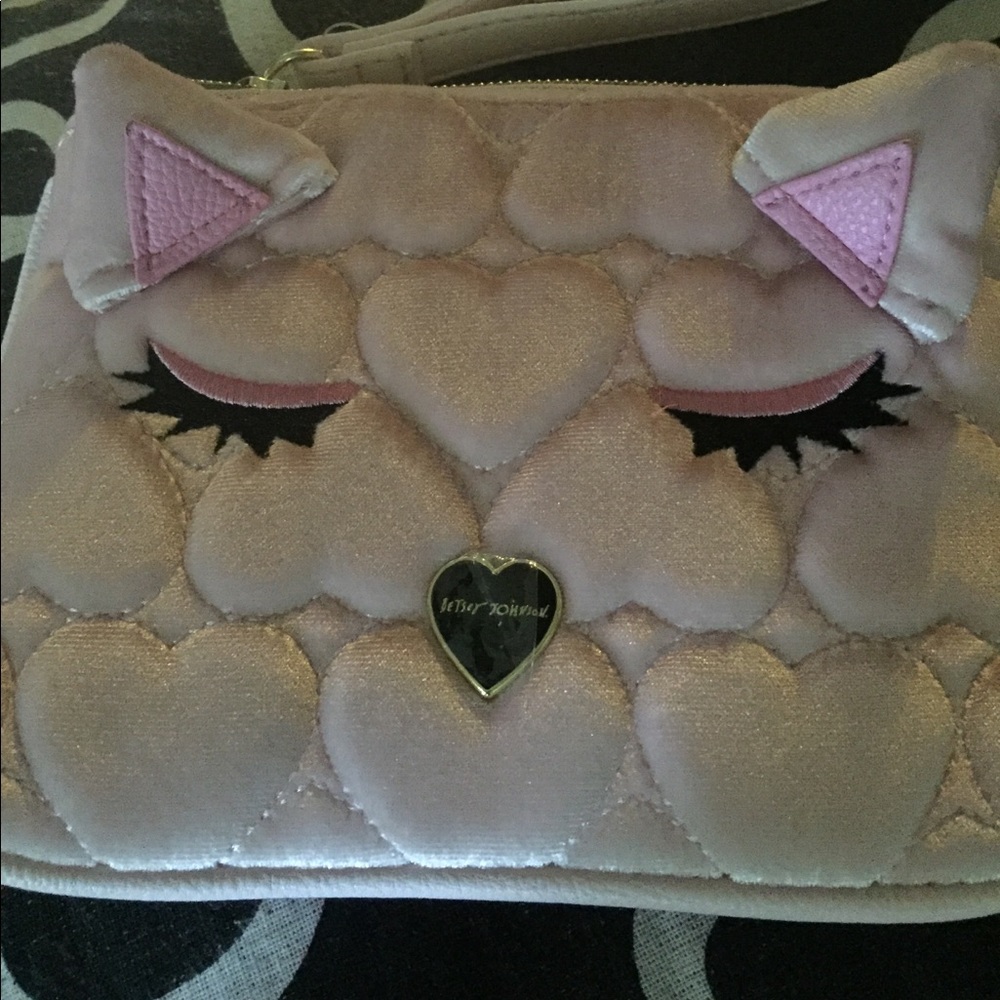 🎉SALE⬇️👜BetseyJohnson wristlets💞 - Picture 2 of 7