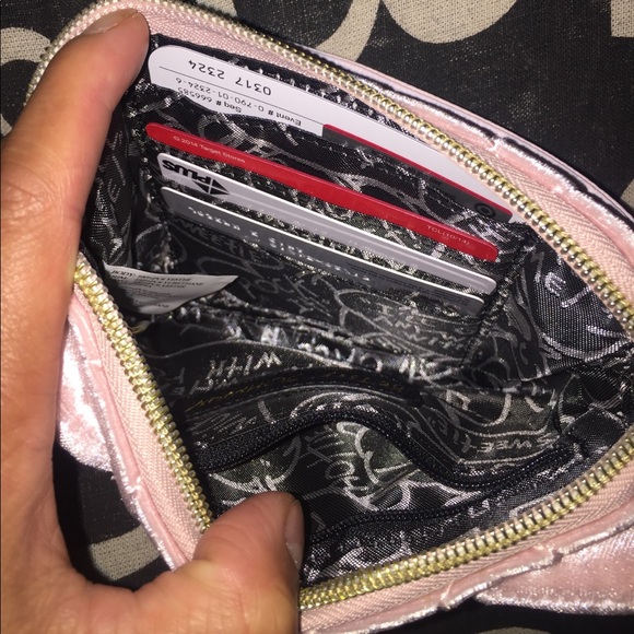 🎉SALE⬇️👜BetseyJohnson wristlets💞 - Picture 5 of 7