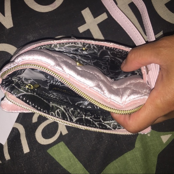 🎉SALE⬇️👜BetseyJohnson wristlets💞 - Picture 6 of 7