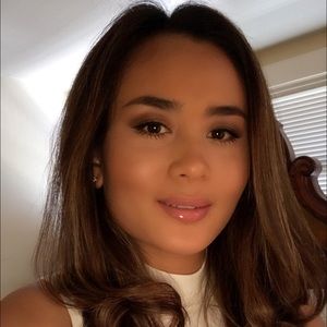 Meet your Posher, Dantha