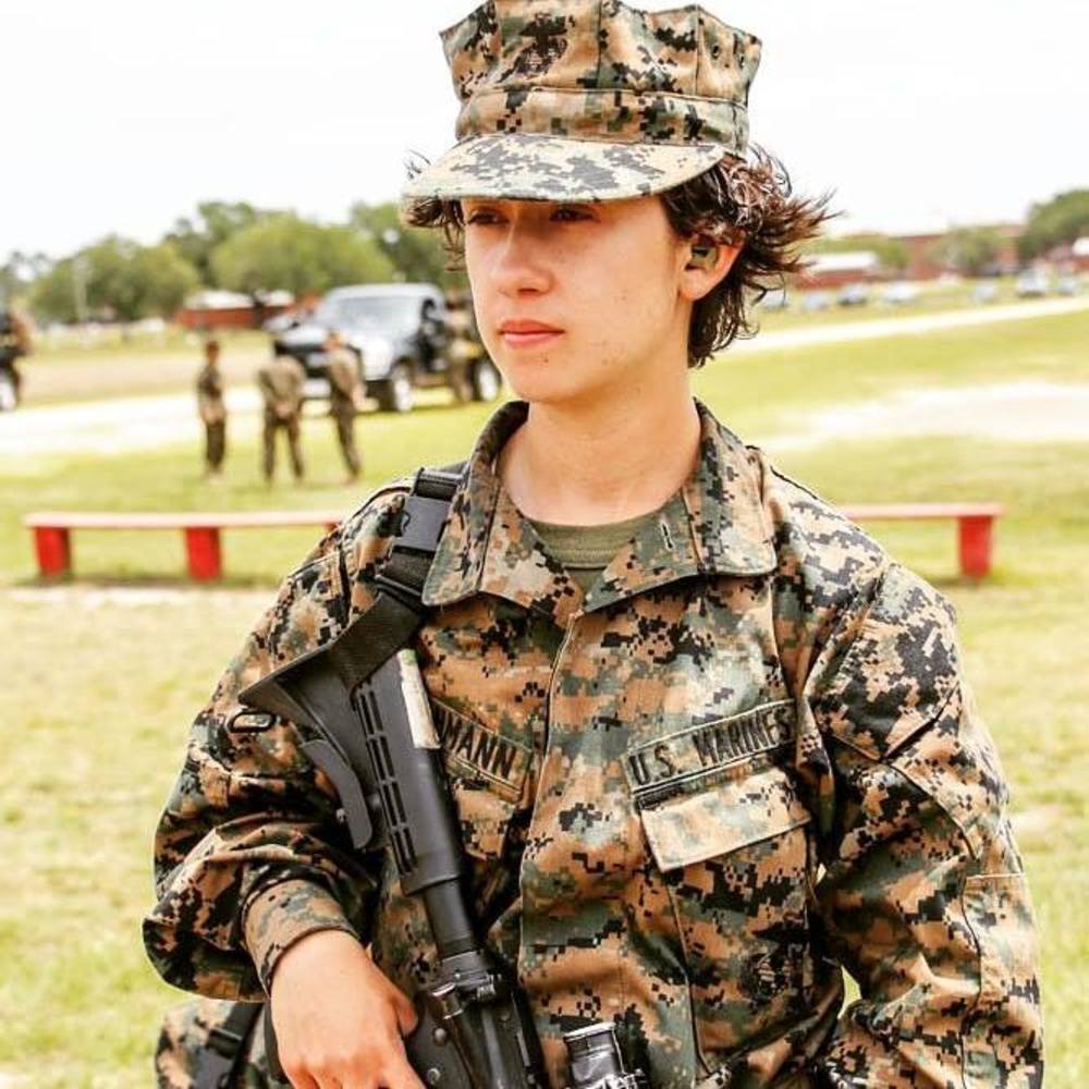 Meet your Posher, Lara