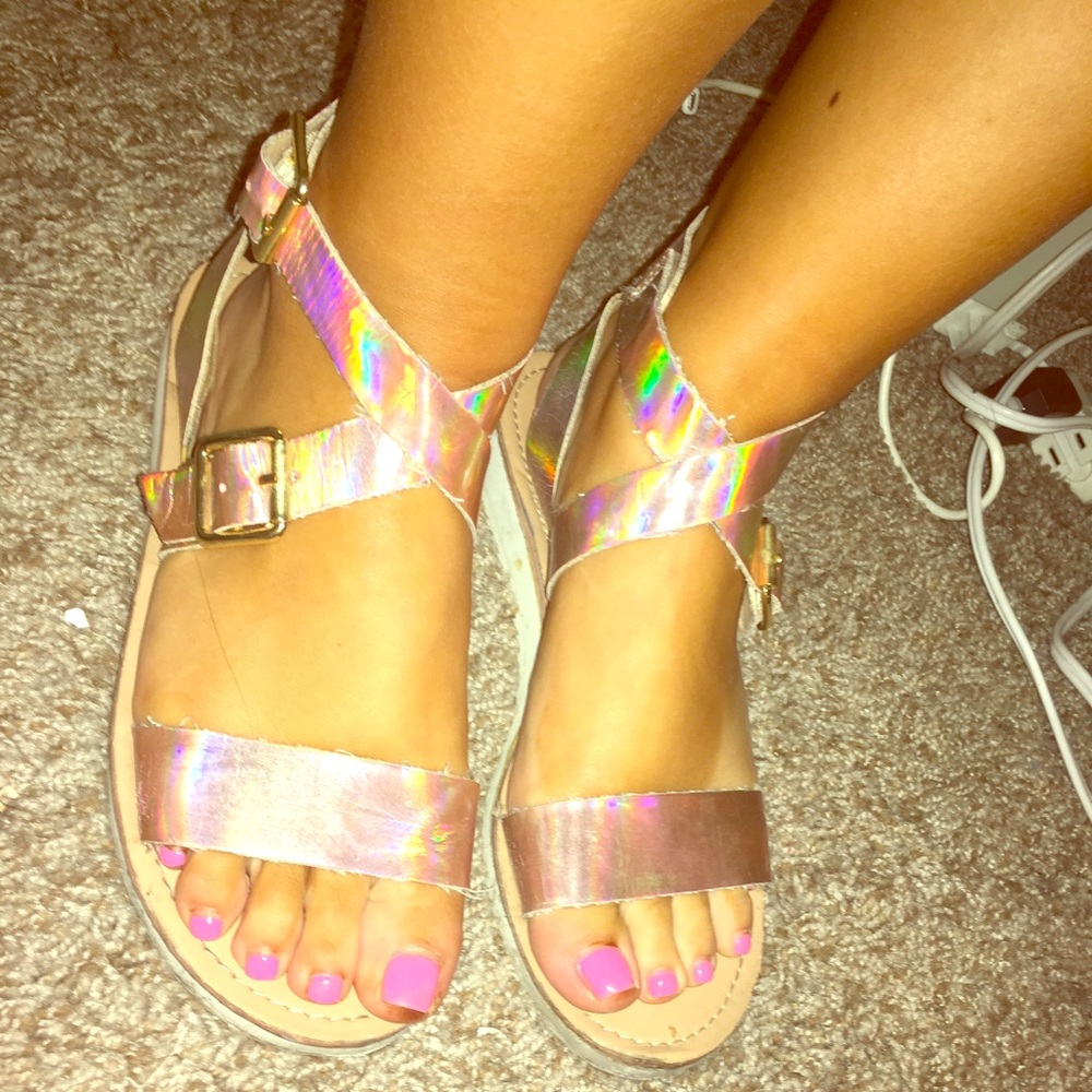 Strap sandals
