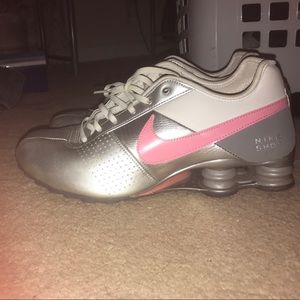 Pink Nike shox