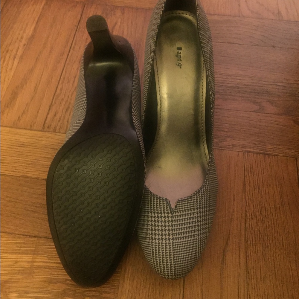 Patterned Pumps - Picture 3 of 3