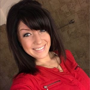 Meet your Posher, Olivia