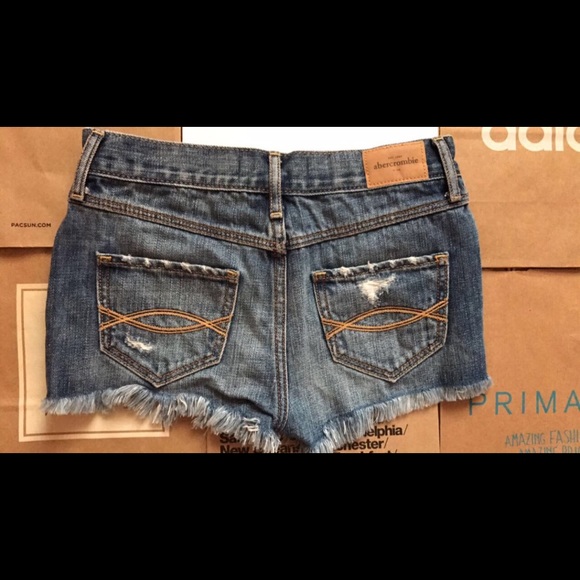 CLOSET CLOSING Abercrombie Shorts - Picture 2 of 4