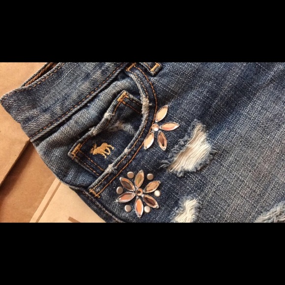 CLOSET CLOSING Abercrombie Shorts - Picture 3 of 4