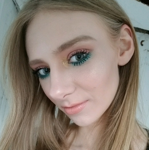 Meet your Posher, Alexandra - Picture 1 of 1