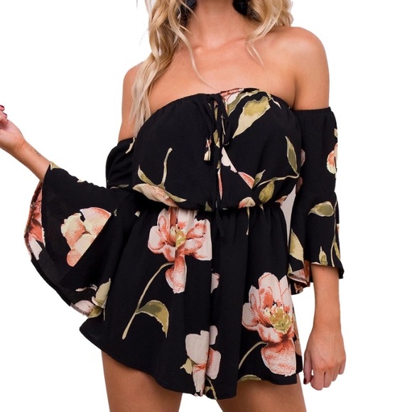 ✨ Black Floral Off Shoulder Bell Sleeve Romper - Picture 7 of 8