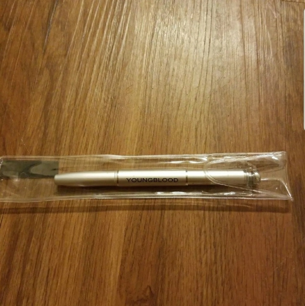 Youngblood Luxurious Retractable brush