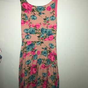 Pink flowery flowy dress!⚫️