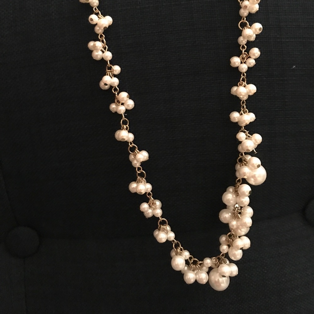 Chunky pearl necklace