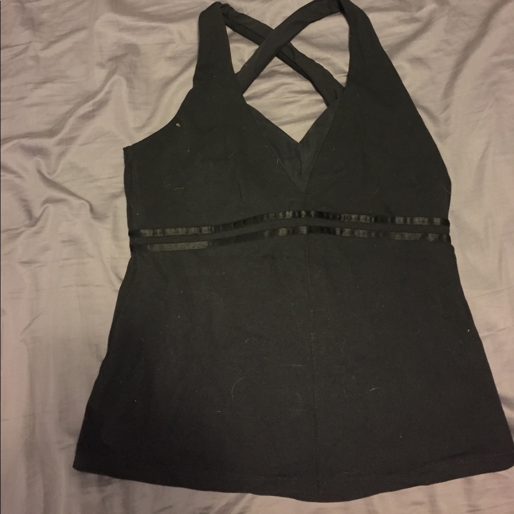 Lululemon workout top with built in sports bra.